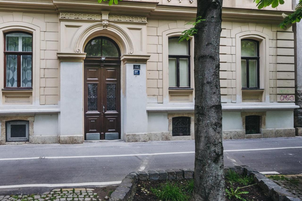 Mika Apartment And Studios Загреб Экстерьер фото