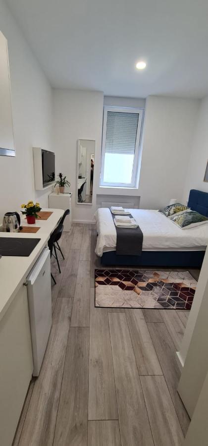 Mika Apartment And Studios Загреб Экстерьер фото